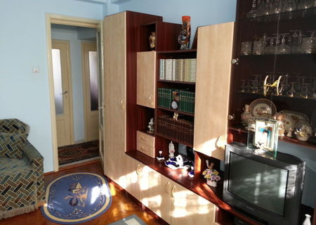 Vand 3 camere in zona PECO Salaj