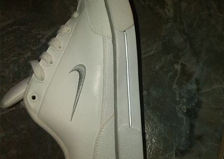 Vand Adidasi Nike urgent