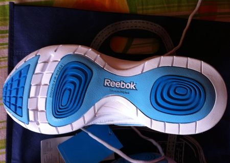 Vând adidași Reebok originali