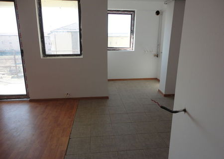 Vand ap 2 camere , semidec, f ieftin !