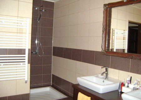 vand ap 3 camere 111mp lux mobilat