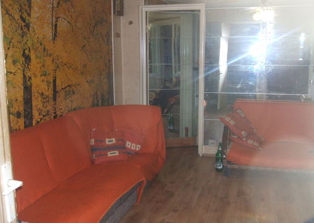 vand ap.3 camere in bloc situat la 20 ml. de gura de metrou Dristor1