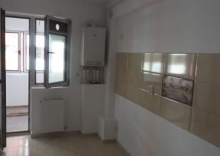 Vand  ap. 3 camere, spatios, ieftin !