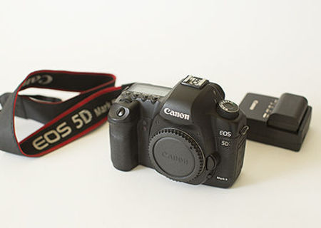 Vand aparat foto Canon 5D Mak II cu ZERO cadre