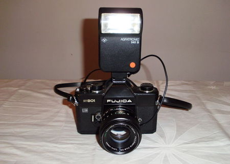 Vand aparat foto FUJICA ST 801 cu blitz AGFATRONIC 240B.