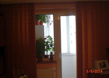 vand apartament 2 camere