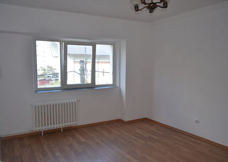 Vand apartament 2 camere