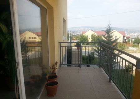 vand apartament 2 camere