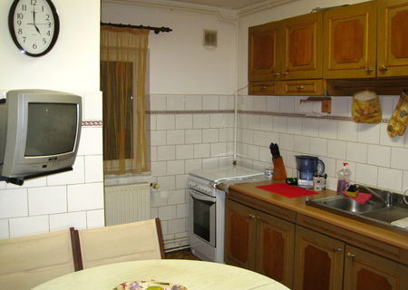 vand apartament 2 camere centrul civic-negociabil