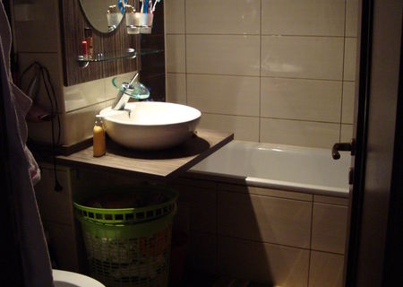 Vand apartament 2 camere decomandat