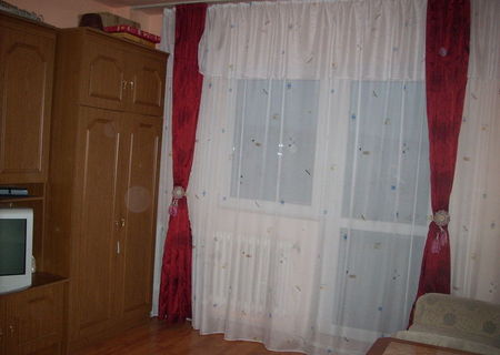Vand apartament 2 camere decomandat