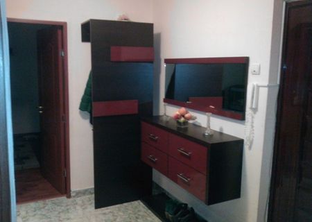 Vand apartament 2 camere, decomandat, etaj 2 din 4