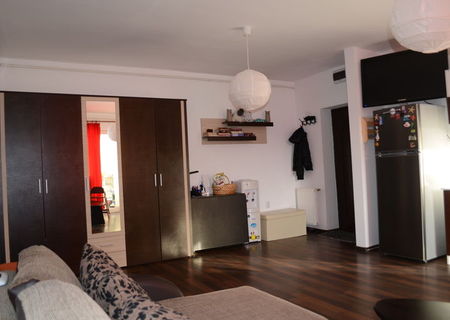 Vand apartament 2 camere in cartier rezidential zona Tractoru