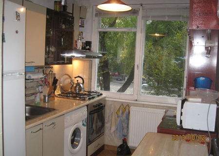 Vand Apartament 2 camere Obor, vedere stradala