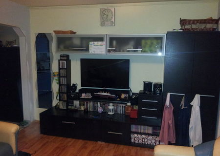 Vand apartament 2 camere, Piata Resita