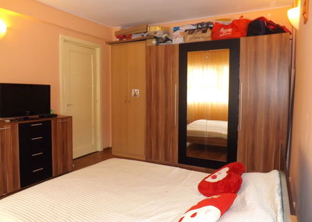 Vand apartament 2 camere Piata Romana