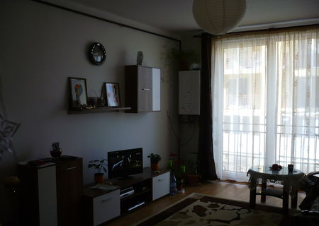 Vand apartament 2 camere situat in Floresti