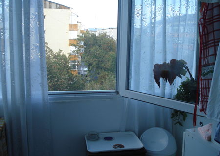 Vand apartament 2 camere Titu