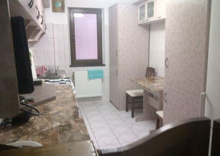 vand apartament  2 camere zona Spitalul Judetean
