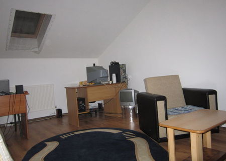 Vand apartament 2 camere, zona Vitan