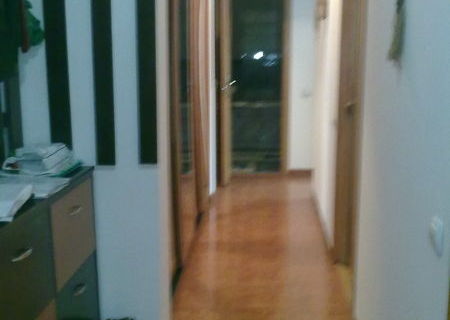 vand apartament 3 camere