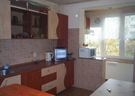 Vand apartament 3 camere