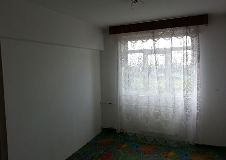 Vand apartament 3 camere