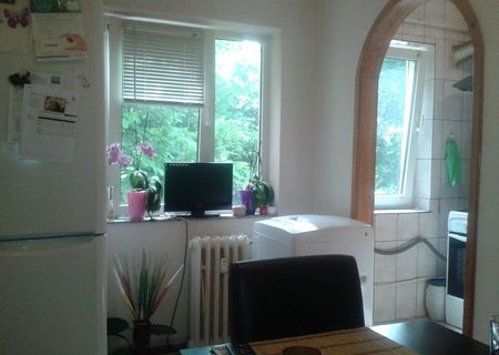 Vand apartament 3 camere 45000 Eu