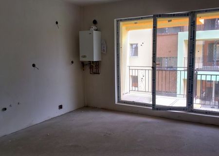 vand apartament 3 camere 60 mp