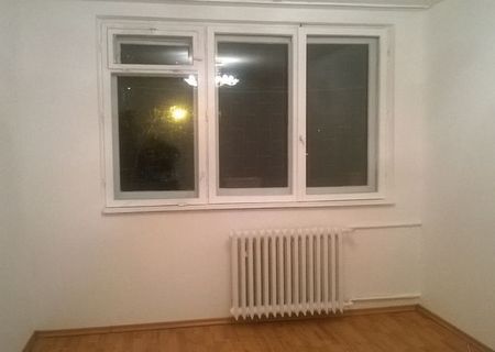 vand apartament 3 camere Apusului
