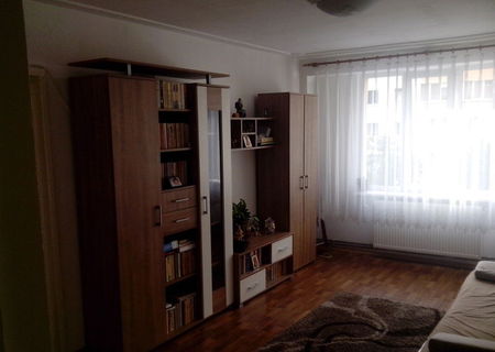 Vand apartament 3 camere.Astra-Brasov