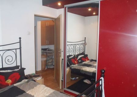 Vand apartament 3 camere, Bd. Chisinau - loc de parcare