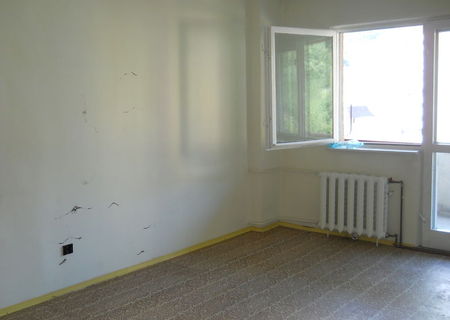 Vand apartament 3 camere decomandat