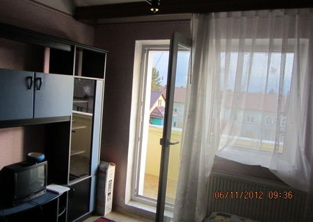 Vand apartament 3 camere decomandat in oras Victoria