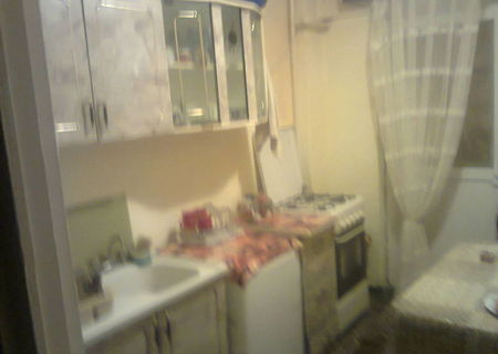 vand apartament 3 camere decomandate