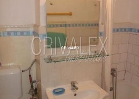 VAND APARTAMENT 3 CAMERE FIZICIENILOR