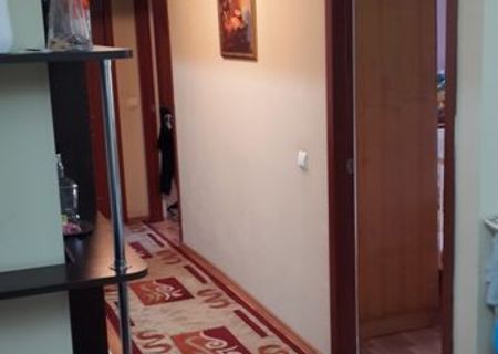 vand apartament 3 camere in centru