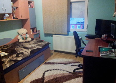 Vand apartament 3 camere la cheie Vand apartament 3 camere la cheie