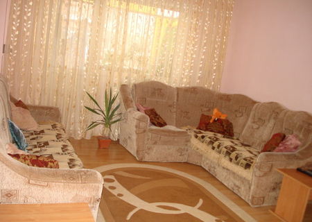 vand apartament 3 camere militari