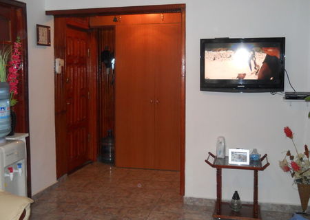 Vand Apartament 3 camere Poarta 6