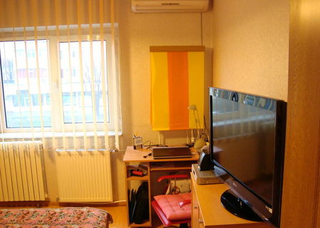 Vand apartament 3 camere strada Rozelor Vand apartament 3 camere strada Rozelor
