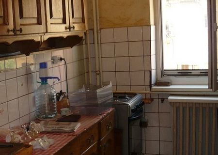 Vand apartament 3 camere, zona Micro 4