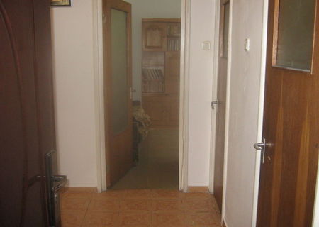Vand apartament 3 camere zona orsova / militari 77mp
