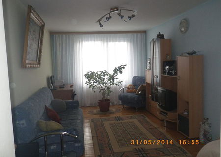 vand apartament 3 camere zona Piata Delfinului