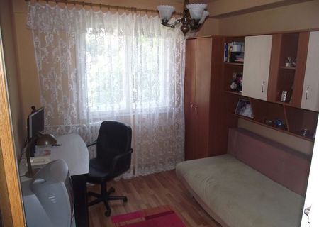 Vand apartament 3 camere zona Vlaicu, Fortuna, etaj 1/4 Vand apartament 3 camere zona Vlaicu, Fortuna, etaj 1/4