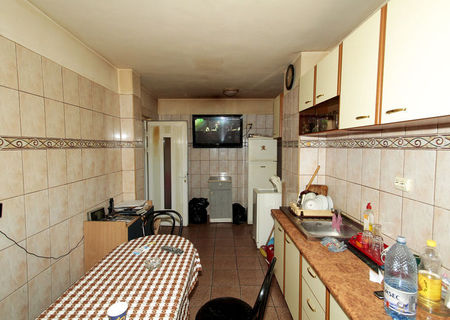 Vand apartament 4 cam , Berceni