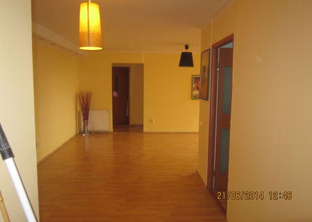 Vand apartament 4 camere