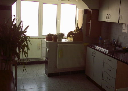 Vand apartament 4 camere Vand apartament 4 camere