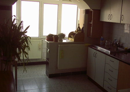 Vand apartament 4 camere