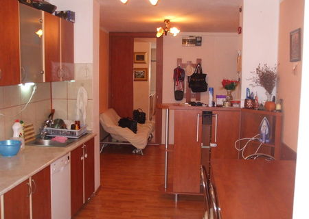 vand apartament 4 camere